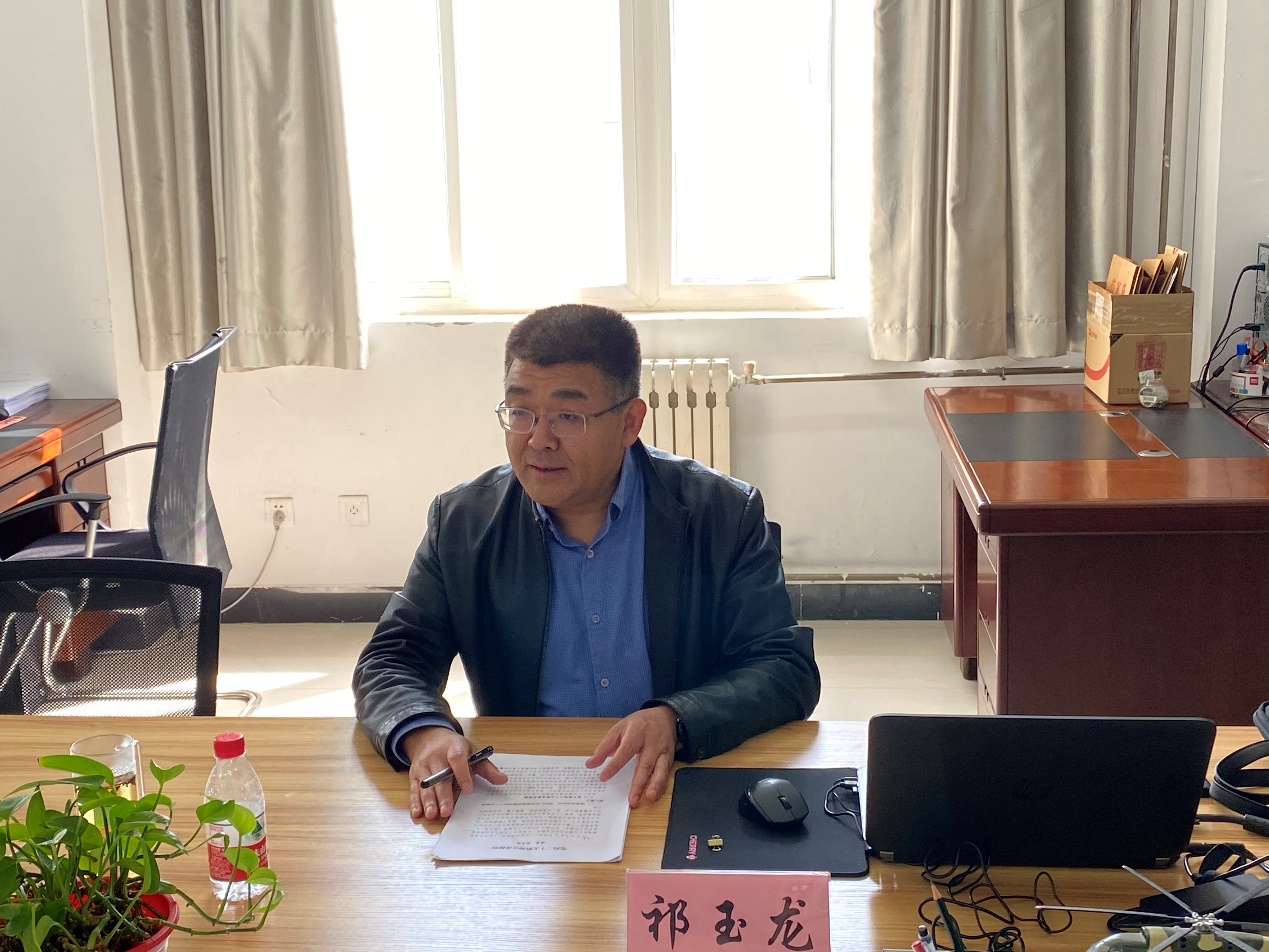 图片包含 桌子, 室内, 窗户, 人描述已自动生成 图片包含 桌子, 室内, 窗户, 人描述已自动生成